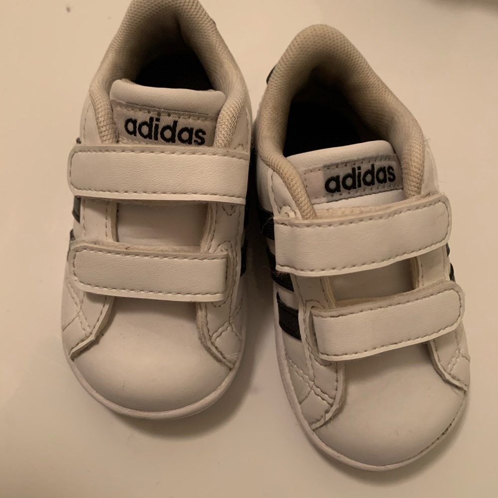 Adidas toddler BASELINE SHOES size 5